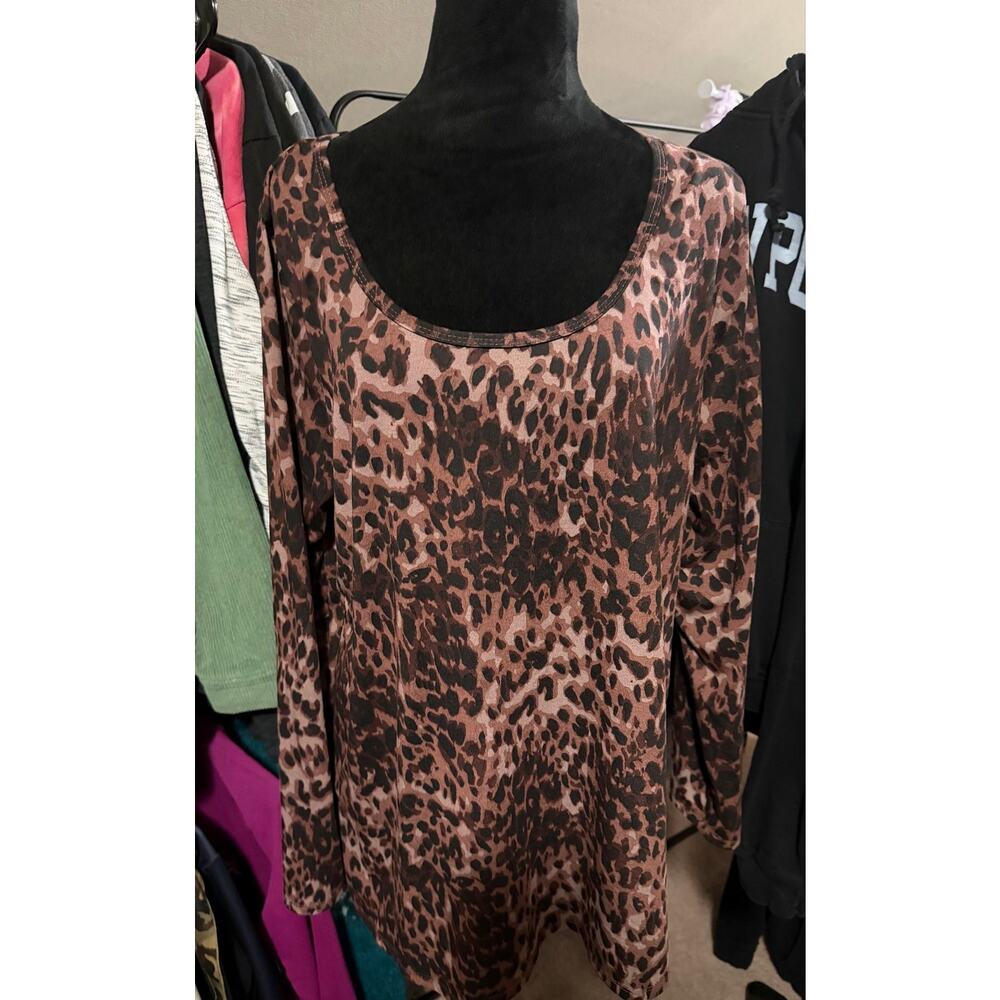 LulaRoe Leopard print Long Sleeve Top (2x)